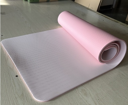 Fabricantes de stock al por mayor TPE mat de yoga de dos colores 183 * 61 * 0.6 mat de ejercicios deportivos de danza portátil mat