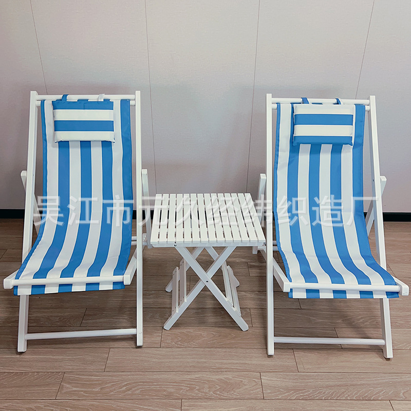 파란색과 흰색 줄무늬 의자 2개 + 테이블 1개