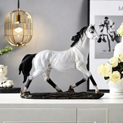 馬は成功してアイデアの家庭の客間の中国式の馬の部屋の装飾品のデスクトップの新居の工芸品の贈り物を並べます。