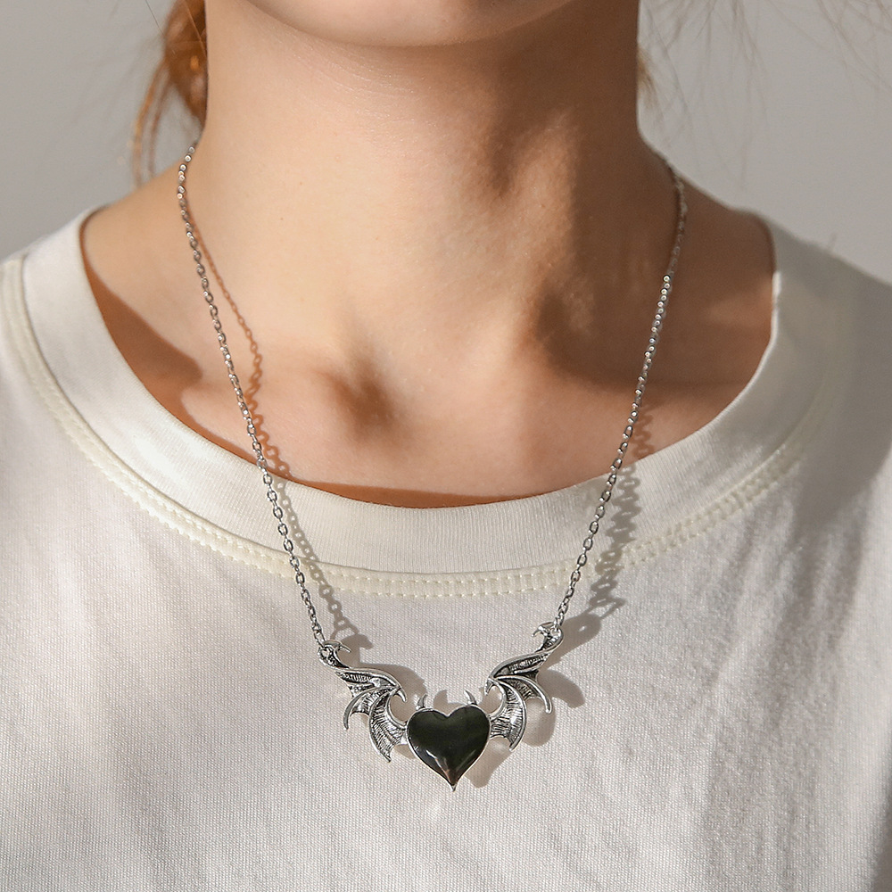 new retro gothic demon wings heart-shaped dripping oil necklace wholesale nihaojewelry