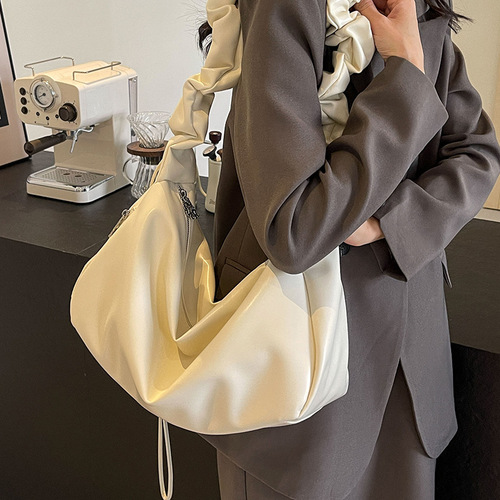 Bags Women's Tote Bag Large Capacity Autumn and Winter Can Be Weared Crossbody 2024 New Versatile Shoulder Pleated Bag Class Commuting Bag