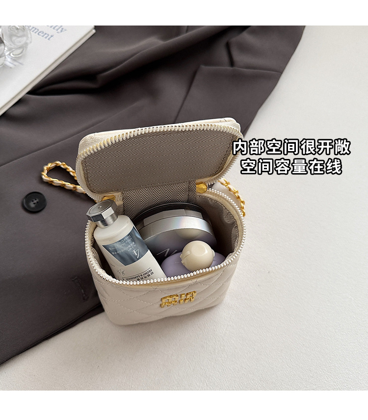 Little Bag Women 2025 Summer New Fashion diamond-shaped chain patent leather crossbody bag, versatile single-shoulder hand-carry bucket bag undefined