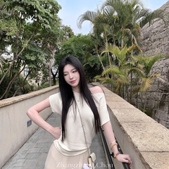 周章章"空山逢春"露肩收腰短袖T恤夏季感显瘦修身斜肩上衣女