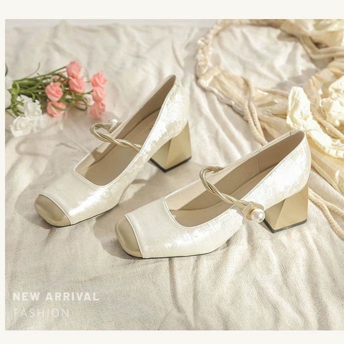 Женские туфли Мэри Джейн на толстом каблуке, большие размеры 35-42, кросс-бордер, новинка 2025 года, китайский стиль, неглубокий вырез, средний каблук.