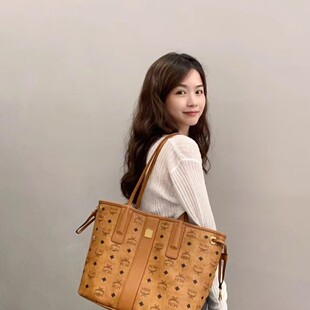 MC�S��ֱ�N��ĸ���ذ��ϻ��˻@�Ӱ���Ů�������μ��AQ�ϻ�