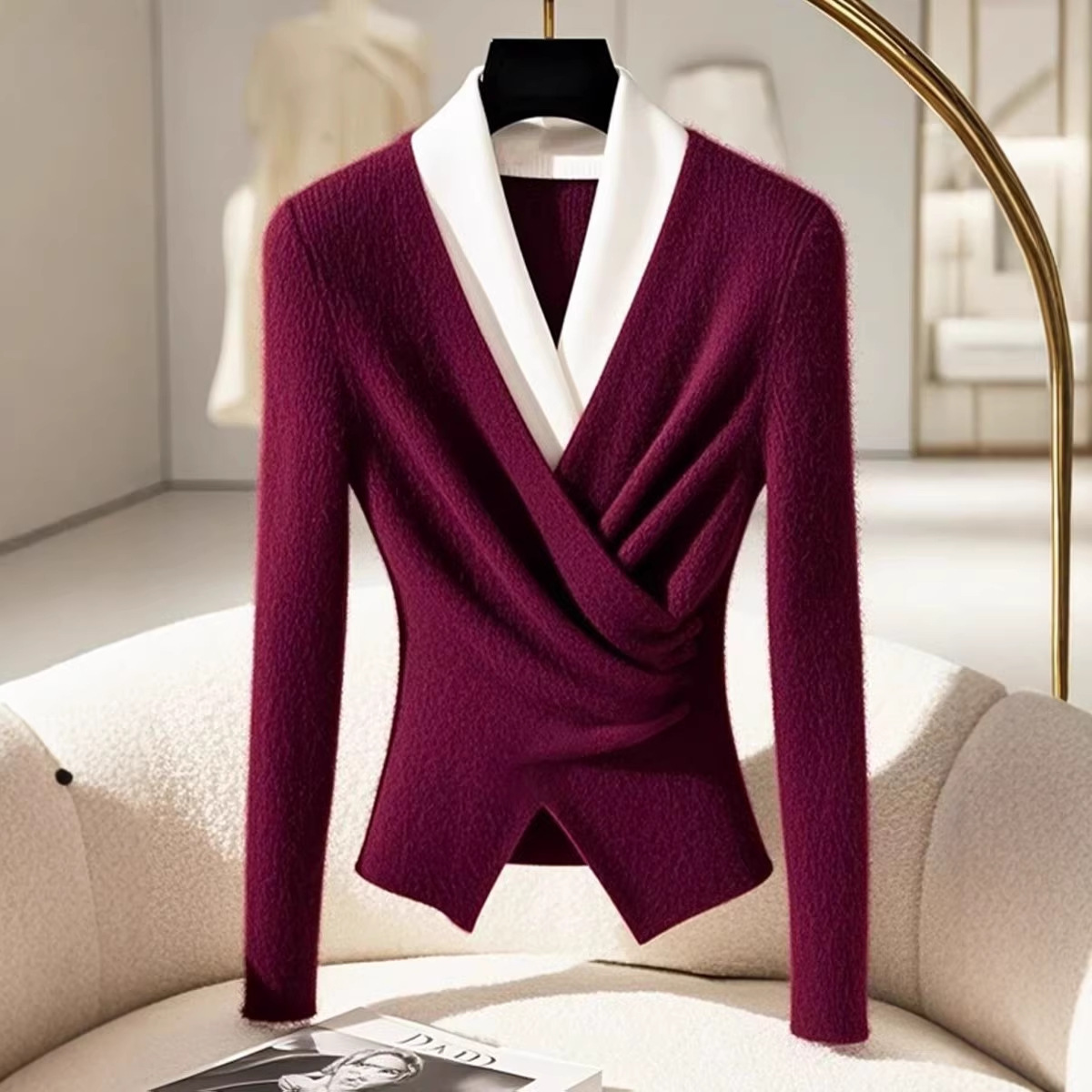 Áo len cardigan nữ cổ lọ phối hai lớp, thiết kế đối lập màu sắc, form ôm nhẹ — Rượu vang đỏ chi tiết 1