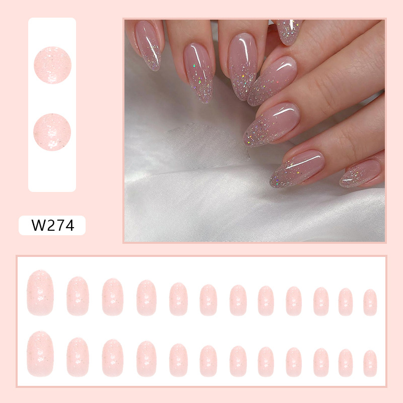 Schlicht, rein, rosa und zart, mit einer Rüstung mit glänzenden silbernen Puderverzierungen wie Traum- und Sternenfluss-Nagelkunst_voghion.com