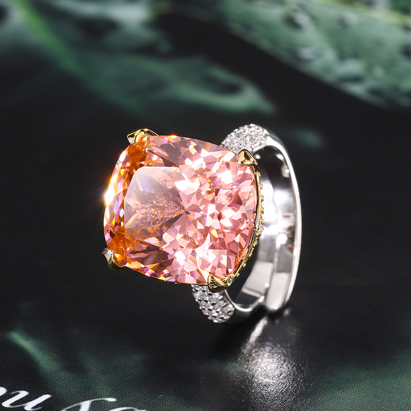 2024 Zhuang Shengsheng Joyas Fondo de cobre chapado en oro Moda europea y americana Simulación Corindón Fat Fang Ring Mujer 14*16