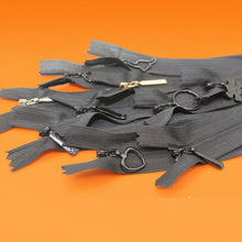 电白黑色特殊拉手长牌圆圈日字扣三角片尼龙闭尾3号隐形拉链