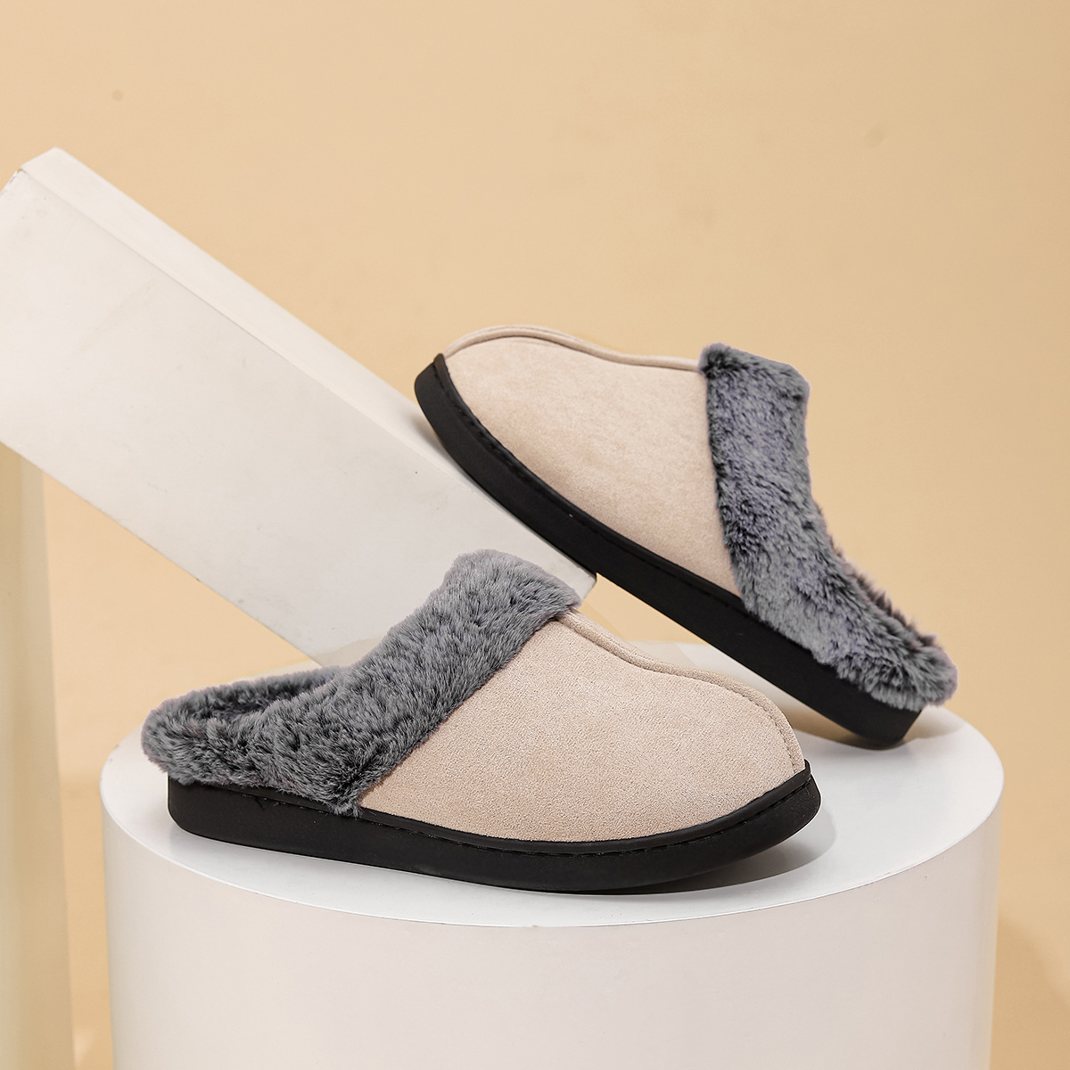 Pantuflas de algodón cálidas con forro polar para uso doméstico, para parejas, zapatos de algodón antideslizantes de suela gruesa para exteriores, pantuflas peludas de invierno al por mayor, versátiles.