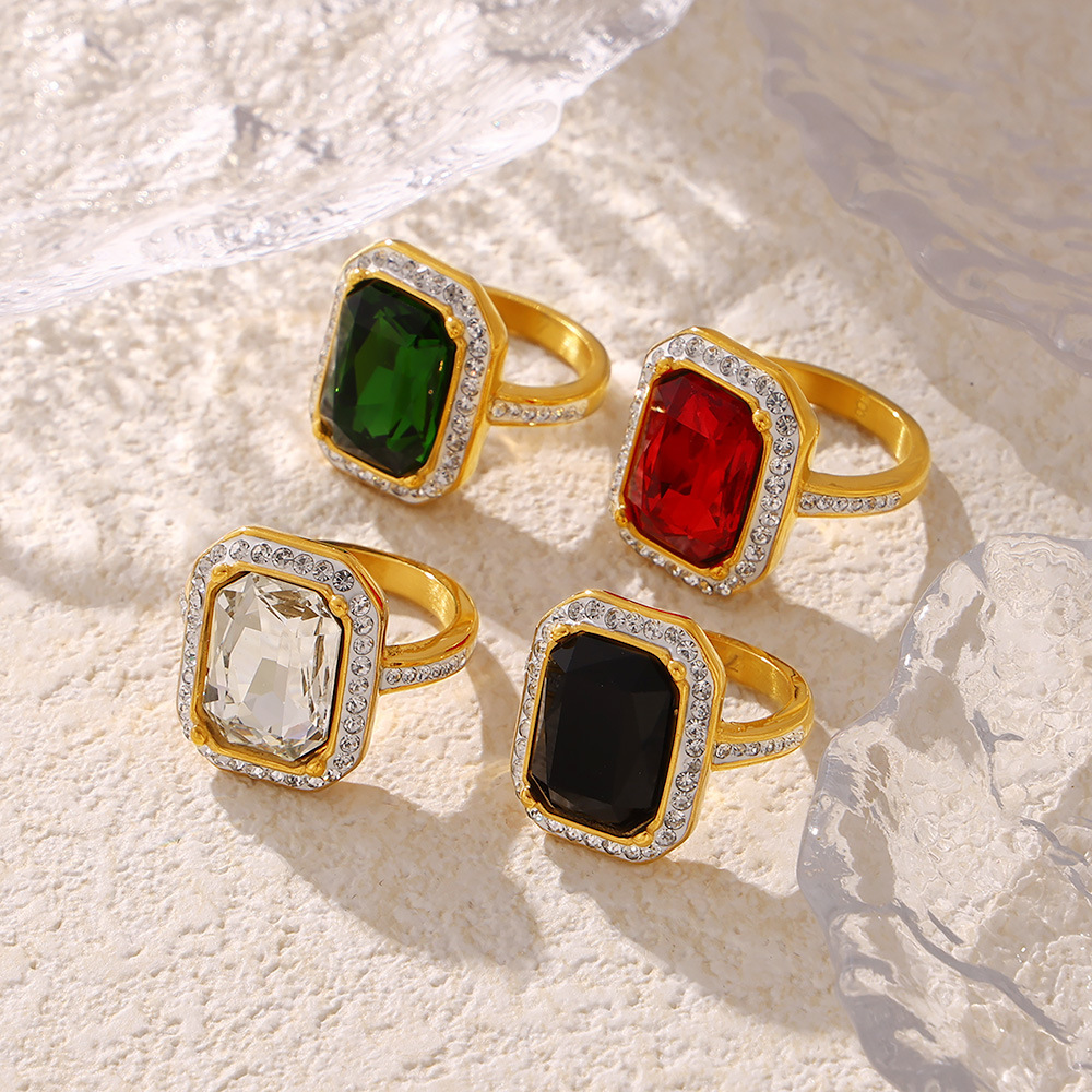 Neuer, leichter Luxus-Ring im Court-Stil mit rechteckigem, eingelegtem großen Diamanten_voghion.com