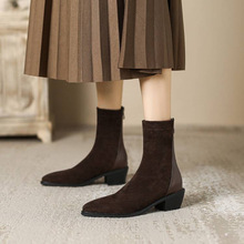 秋冬季尖头中跟中筒靴女绒面大码女靴方跟舒适韩版新款纯色马丁靴