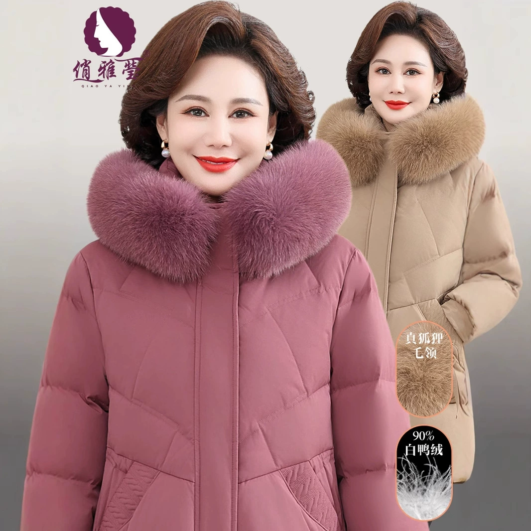 Среднего возраста женская куртка зимняя с капюшоном