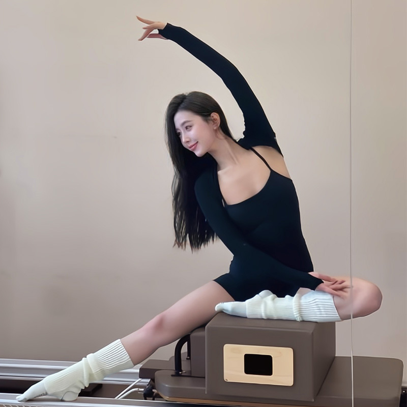 TZ3432 우아한 순수한 욕망 블랙 세트 여성 여름 새로운 패션 섹시한 스파이스 걸스 슬림핏 슬리밍 투피스 세트