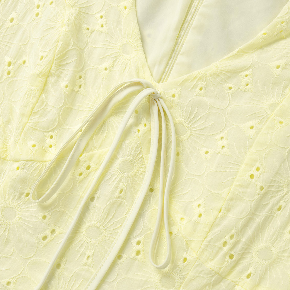 Đầm ngắn cotton màu vàng cổ chữ V thắt eo, tay phồng thêu họa tiết — Màu vàng chi tiết 16