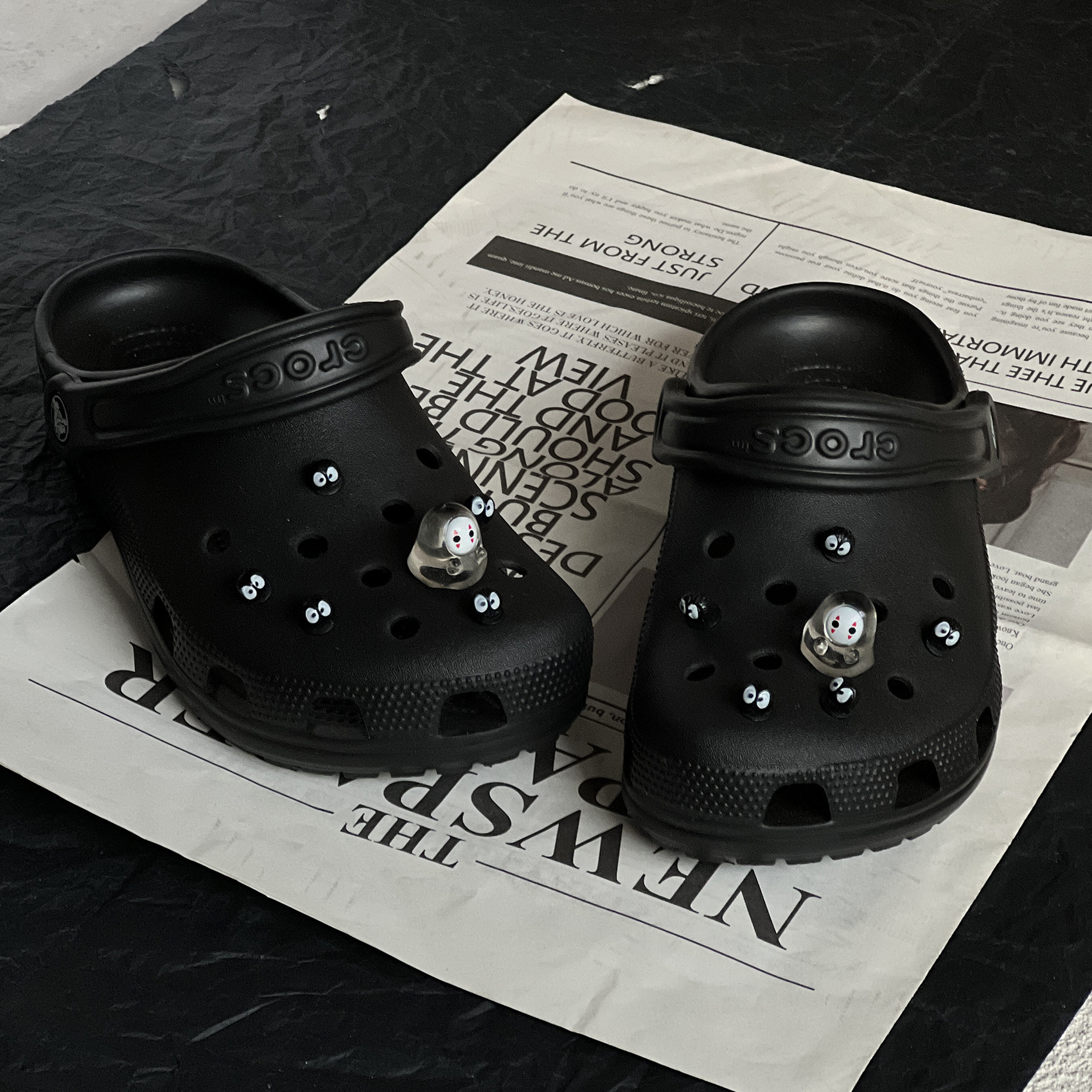 黑色搞怪洞洞鞋配饰diy小煤球无脸男鞋花适配卡洛驰装饰鞋扣