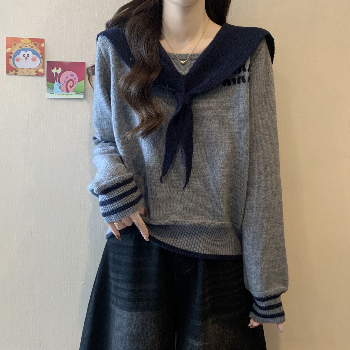 스웨터 여성의 2024 새로운 겨울 자수 편지 색상 분할 네이비 칼라 니트 스웨터 디자인 센스 칼리지 스타일 긴 소매