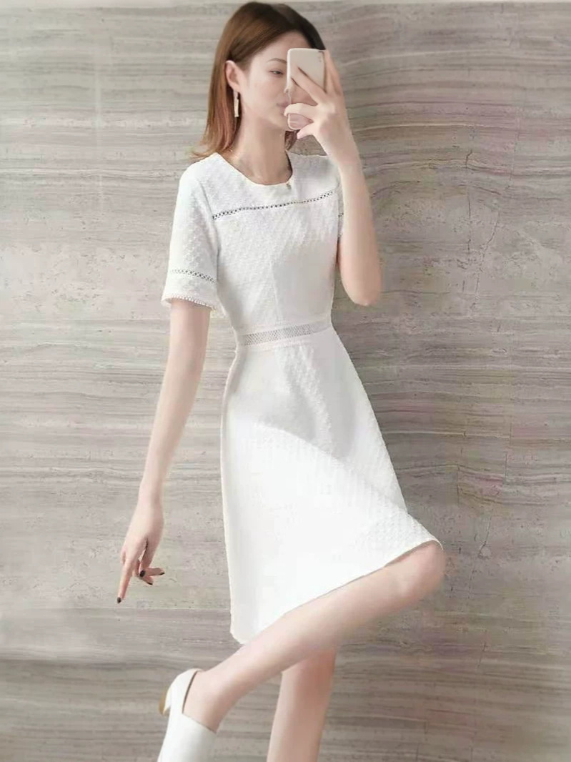 Đầm suông midi trắng tay ngắn cổ tròn phong cách đơn giản thanh lịch — trắng