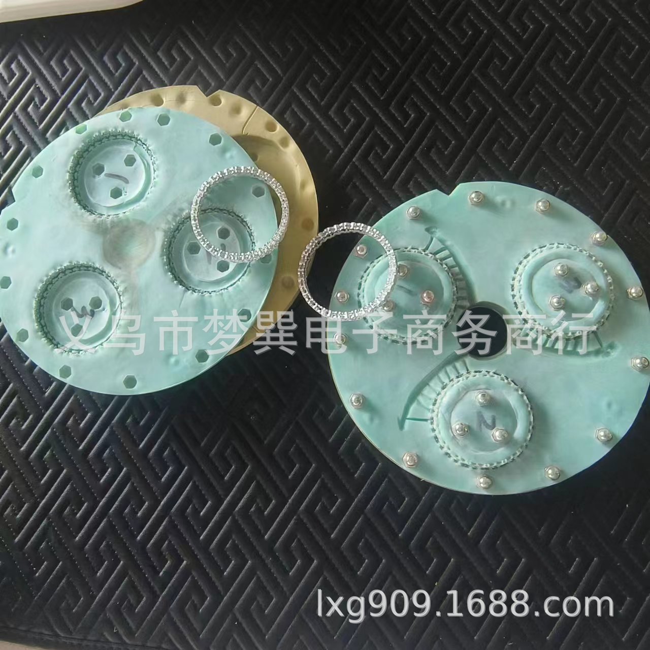 9寸AB胶模蓝色压模翻砂2层手镯镉95%合金压模硅胶模按片销售打样