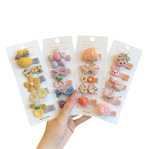 Cute baby hair clips for baby girls that do not hurt the hair clips. Baby hair clips with small hair volume and hair clips for children.