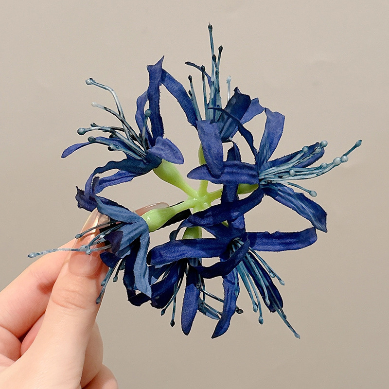 Caro con rosa roja clip de agarre para mujeres 2025 nuevo toque de cabeza de flores de super hadas explosión clip de tiburón