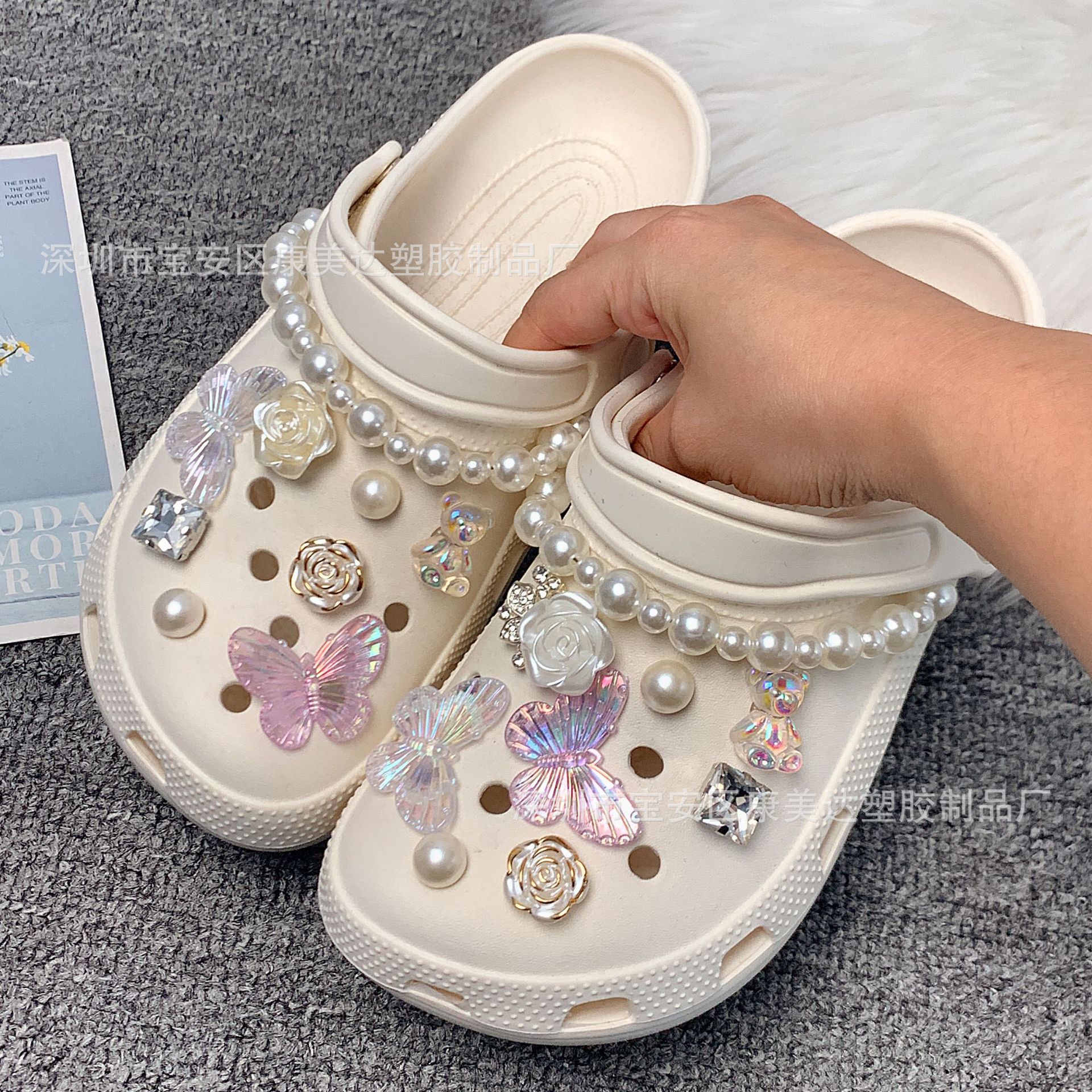 K121-Purple 화이트 나비 로즈 세트 크기 진주 체인 (신발 제외)