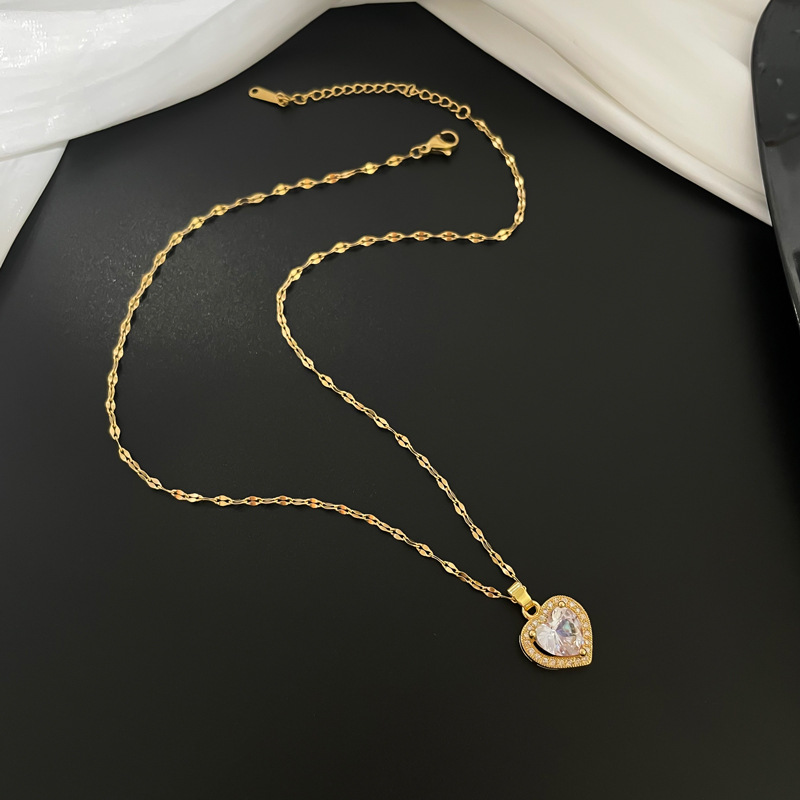 Collier cœur en acier titane style minimaliste et épuré_voghion.com