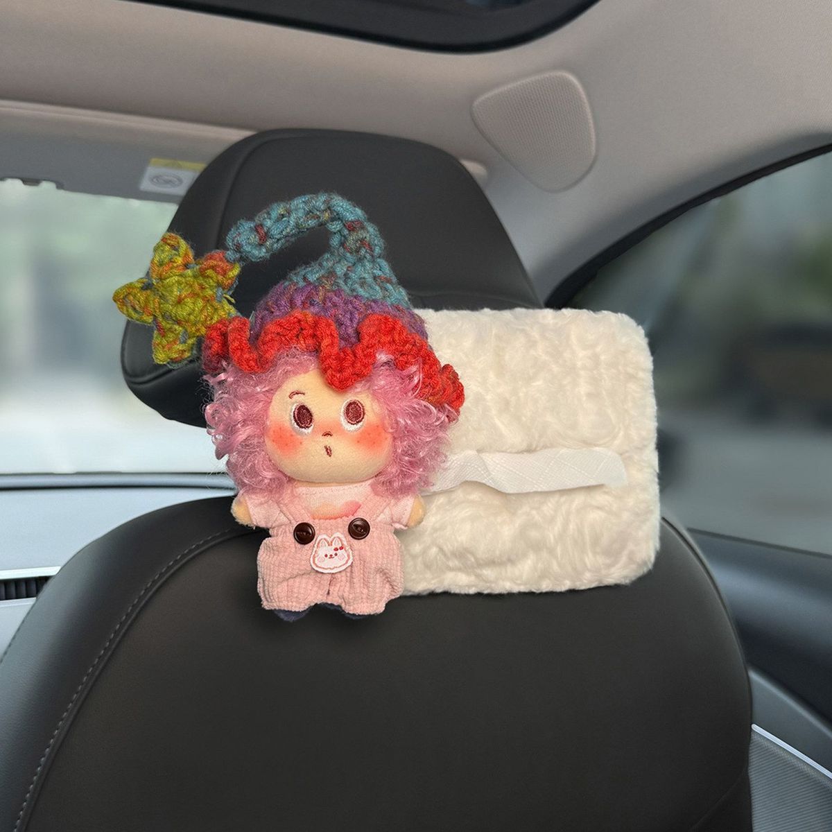 Curly hair, small freckles, car tissue box, 2026 new model, hanging tissue box for car rear headrest, stylish and elegant design for women