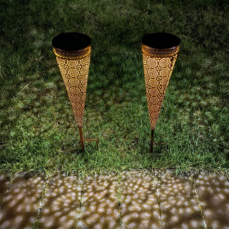 亚马逊跨境热销 LED花园铁艺太阳能灯锥形镂空复古地插路灯草坪灯