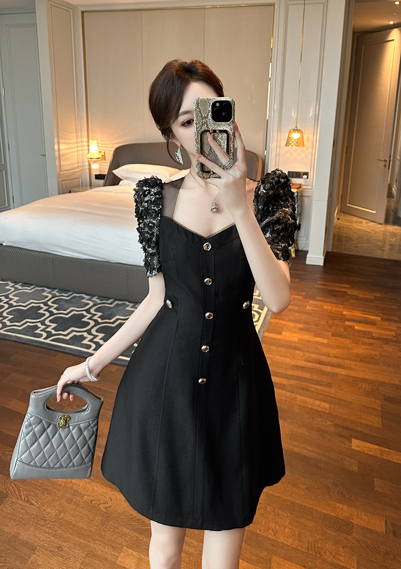 Đầm chữ A cổ vuông tay phồng thắt eo một hàng khuy phong cách Pháp — Màu đen chi tiết 4
