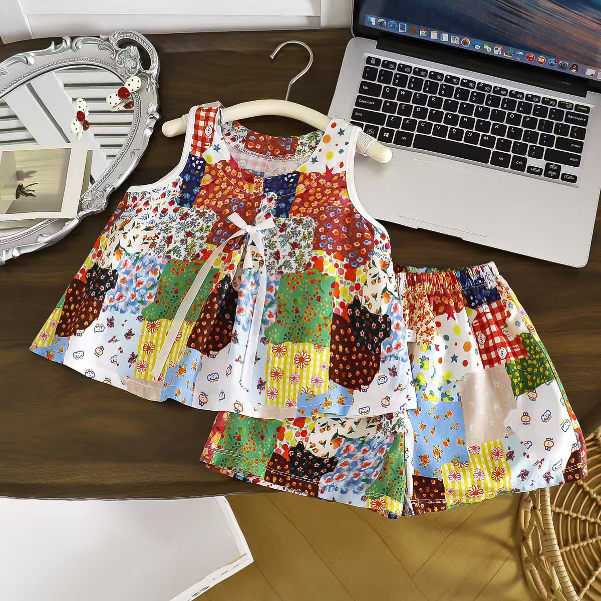 Nuevo chaleco de seda de niñas set de hogar verano cómodo chaleco de arco de cinta fresco pantalones cortos delgados sin