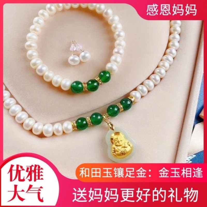 Organic necklace from pearl