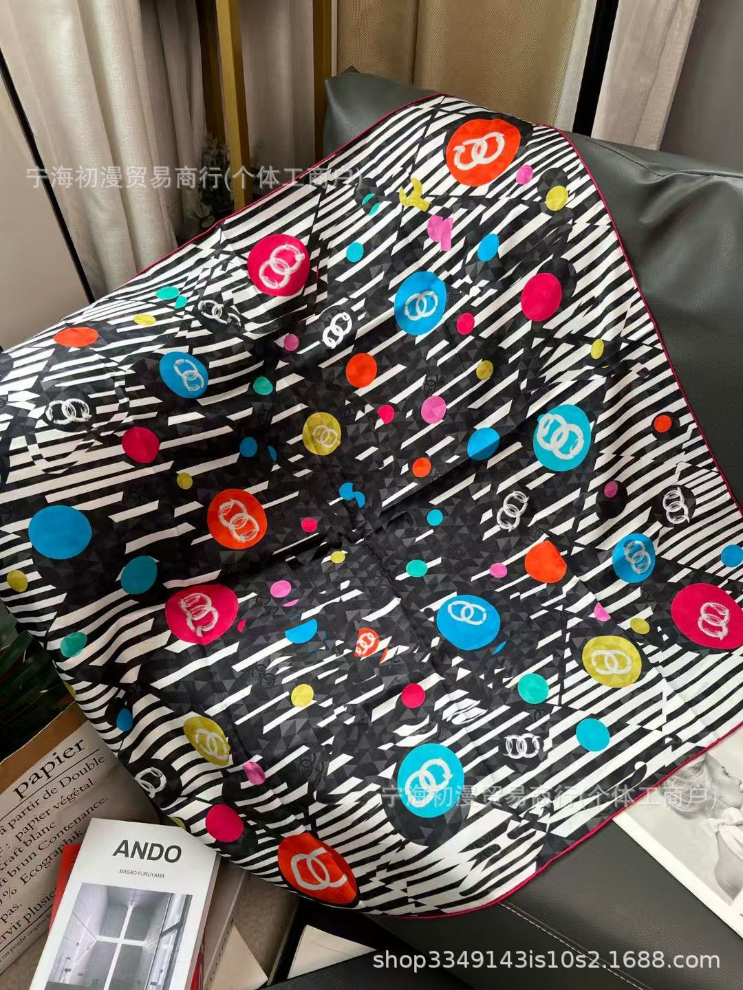 Nueva seda blanca tricolor impresa de doble cara seda alta sensación 18 mm seda gran bufandas bufandas