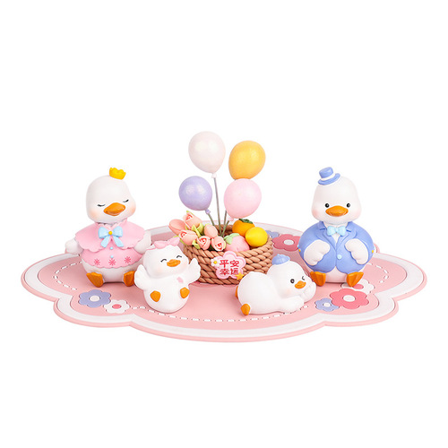 New cute MOMO duck resin car ornaments cartoon little yellow duck ornaments creative car interior home gifts