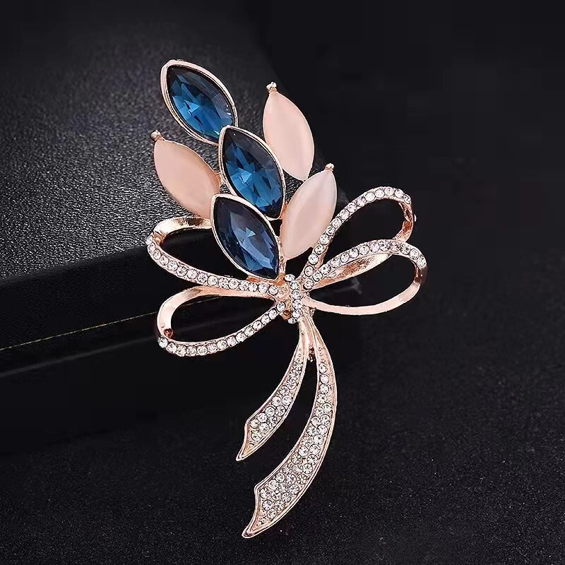 新商品の高級ブローチの軽い豪華なスーツのコートの胸の花、日韓の気質のピンの大気の百合の精巧な個性の装飾|undefined