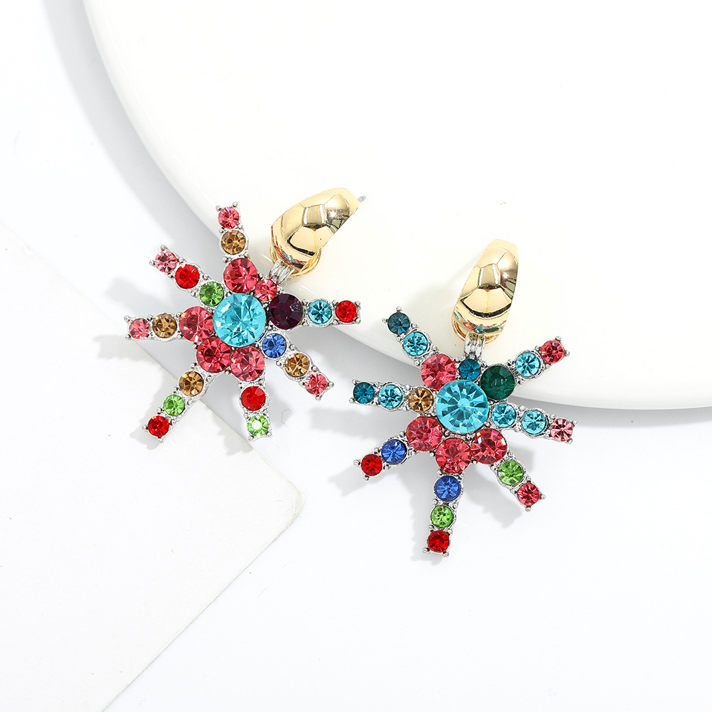 Exquisite Diamond Snowflake Earrings display picture 11