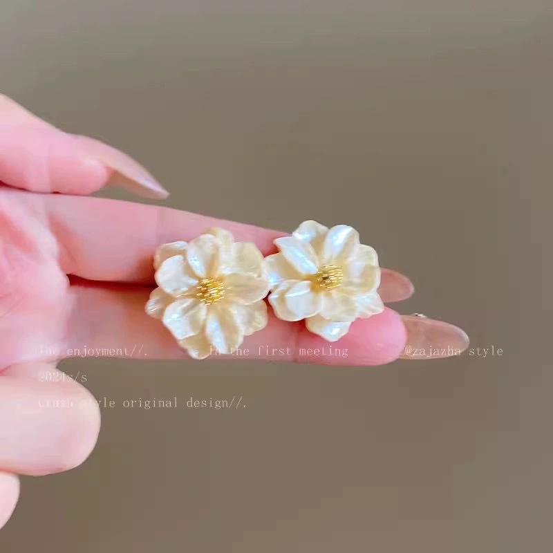 Mountain tea, earrings, light luxury style, high-end