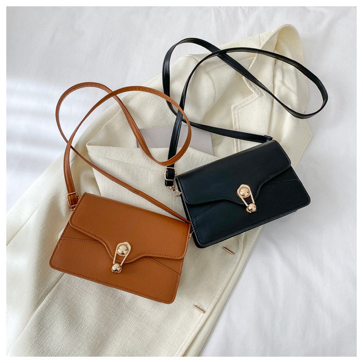 Women's Small Pu Leather Solid Color Streetwear Lock Clasp Square Bag display picture 15