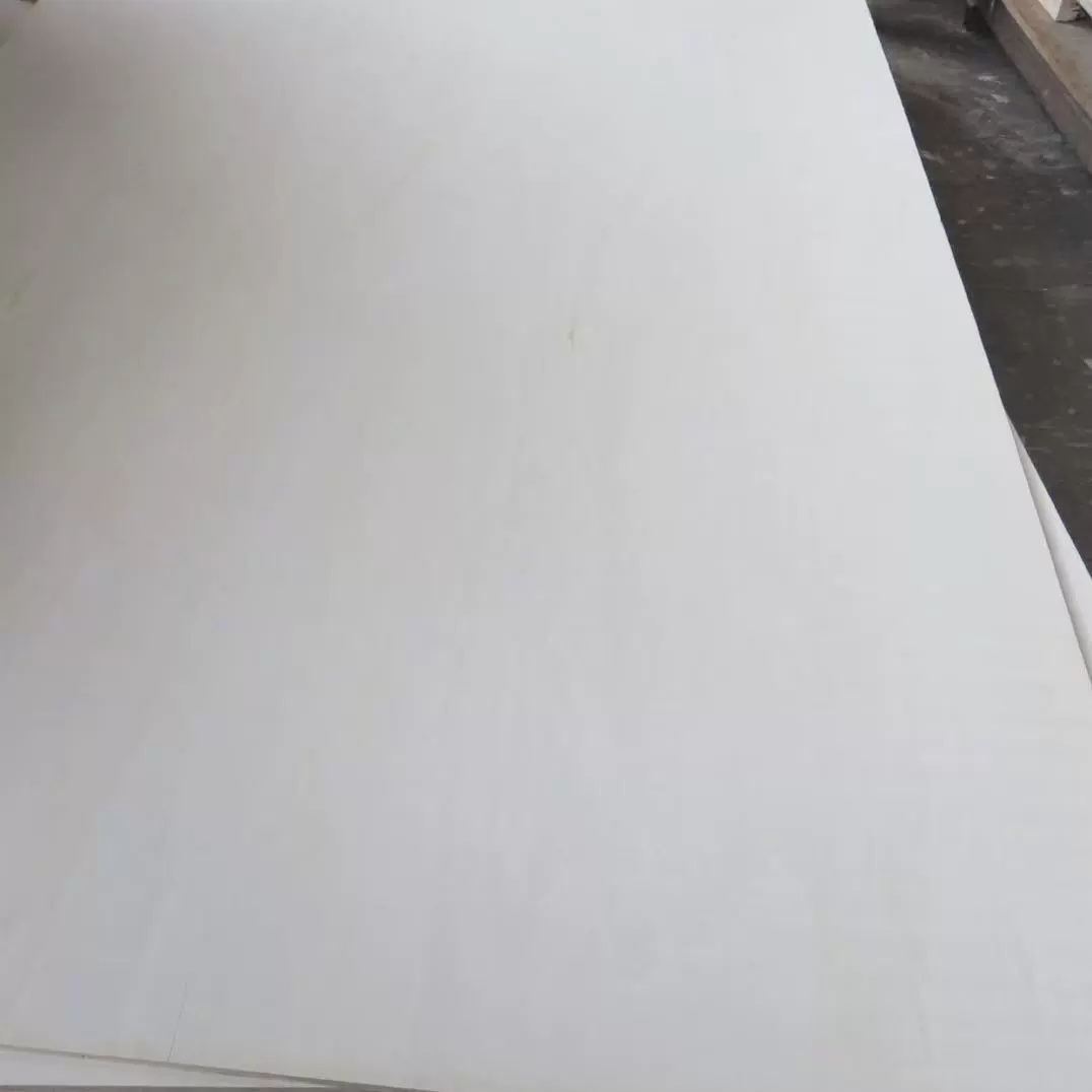 Резьба из отбеленного тополя может быть сертифицирована FSC. Многослойная топольная плита для мебели и поделок.