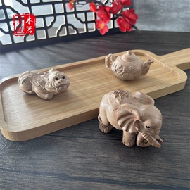 木质工艺品;经络保健器材;美发梳