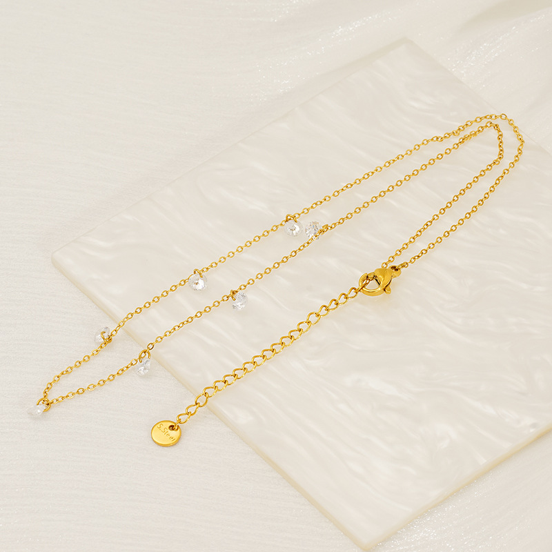 Europa y América no se desvanecen collares de moda de titanio de acero dorado collar de zircon personalidad femenina ligera lujosa cadena de zircon universal clavícula