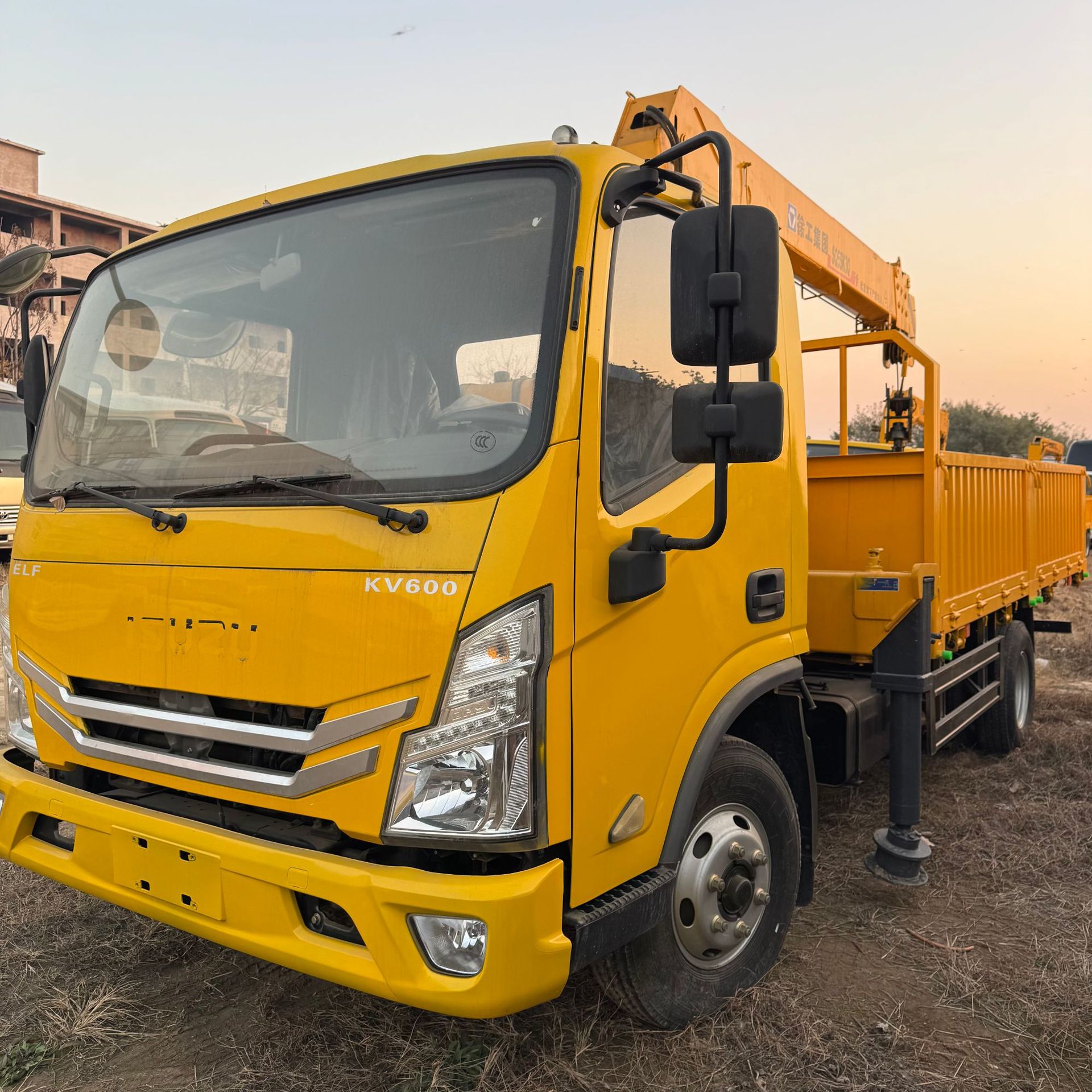 出口二手随车吊臂液压吊机 随车吊8吨10吨车载起重吊机