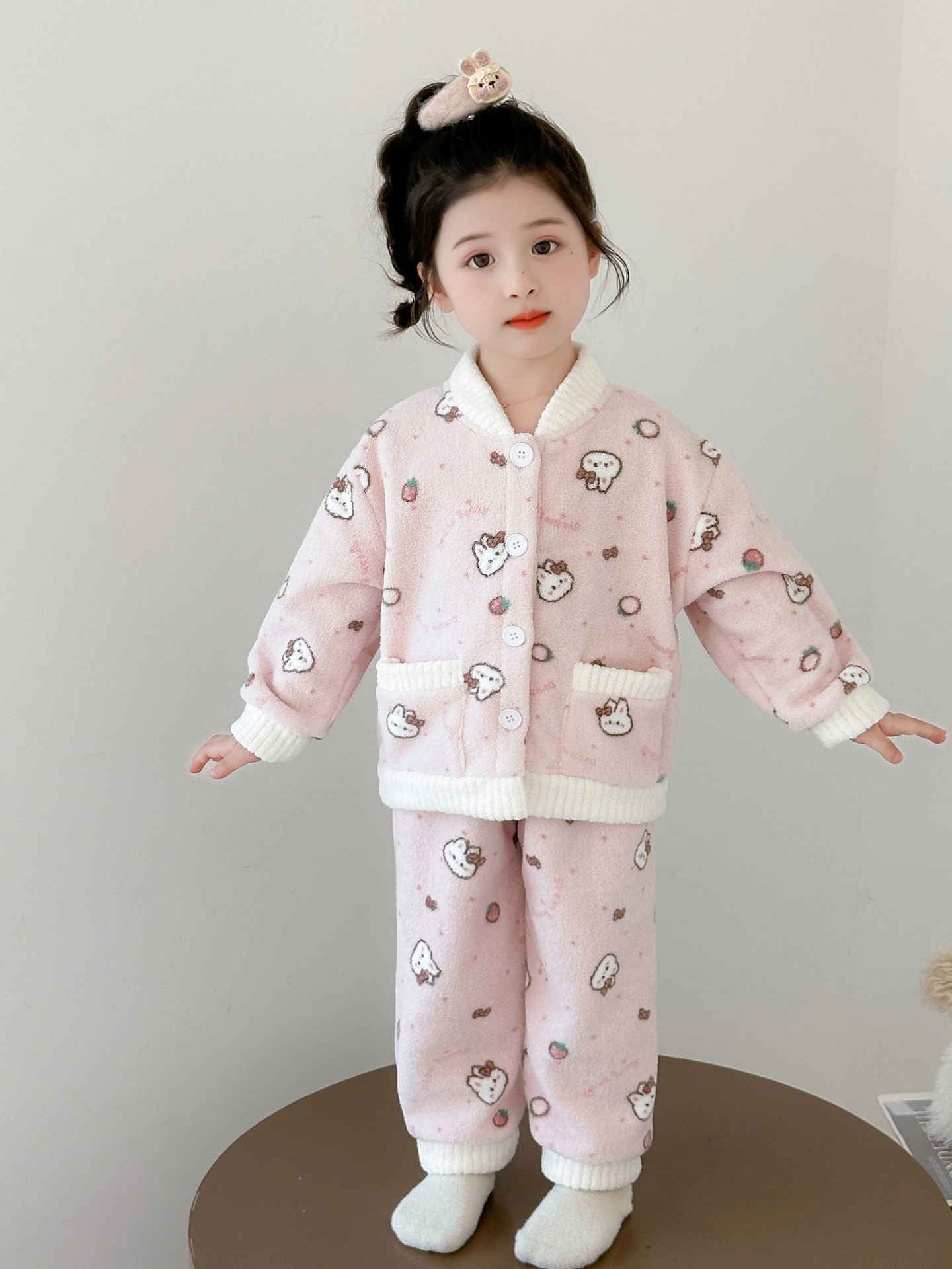 Niña pijama conjunto 2025 nuevo otoño y invierno niños franela calentamiento ropa de hogar de terciopelo de coral bebé dos piezas conjunto