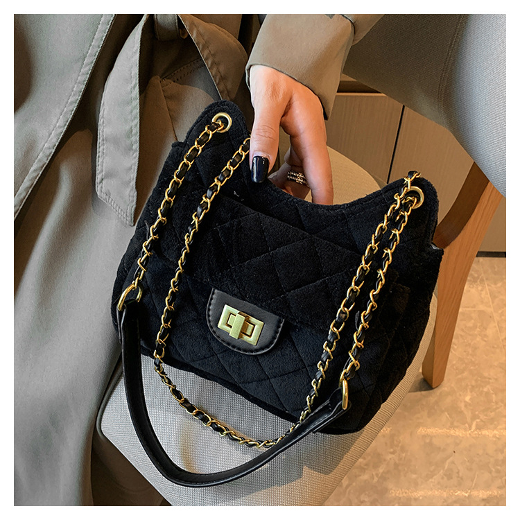 Women's Small Velvet Solid Color Fashion Square Lock Clasp Chain Bag display picture 3
