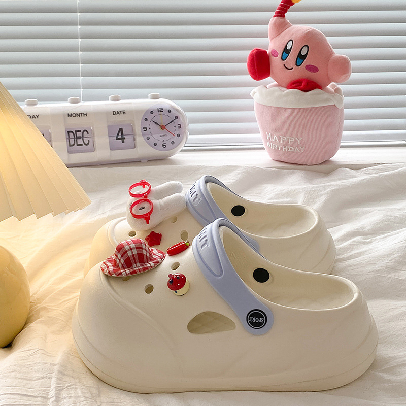 흰색 파란색 빨간 모자 안경 토끼