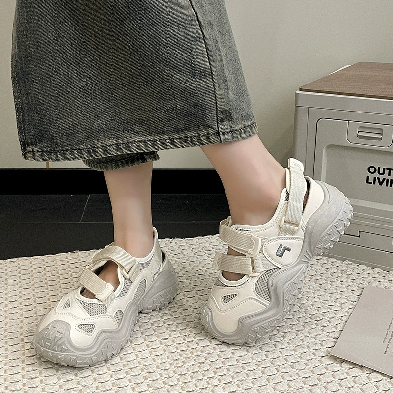 Женские кроссовки в стиле крокодила на толстой подошве с закрытым носком, летняя модель 2025 года с дышащей сеткой.