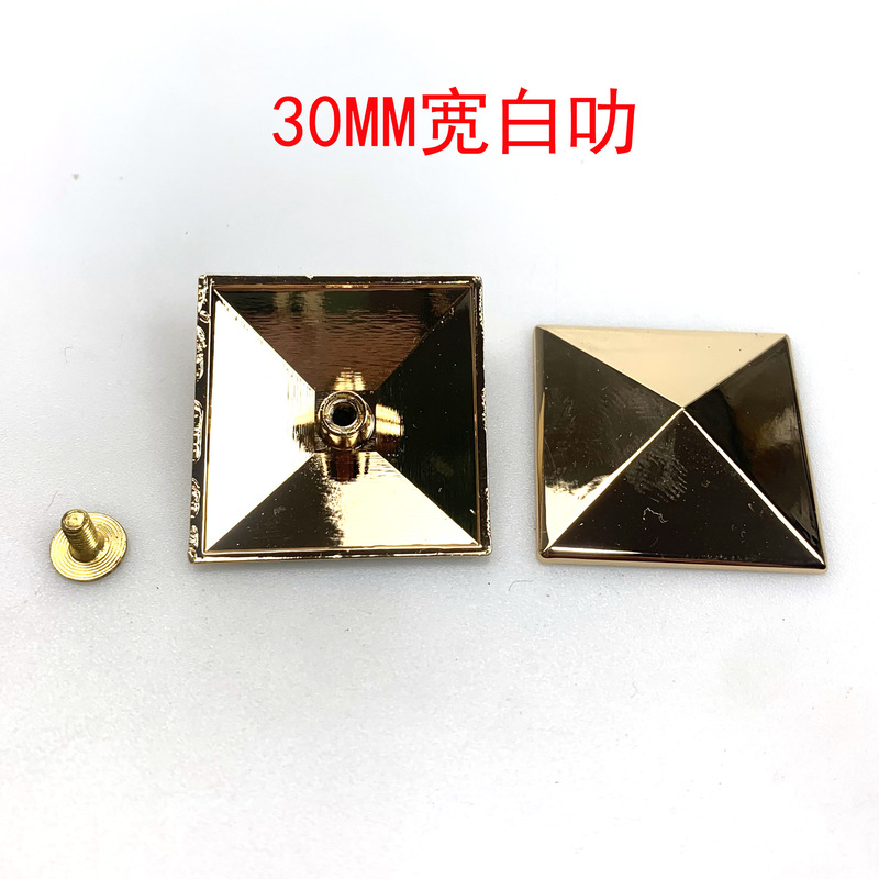 広州の商品の供給源の金属の四方の先はリベットのピラミッドの方にぶつかってねじの低い身にぶつかります。|undefined