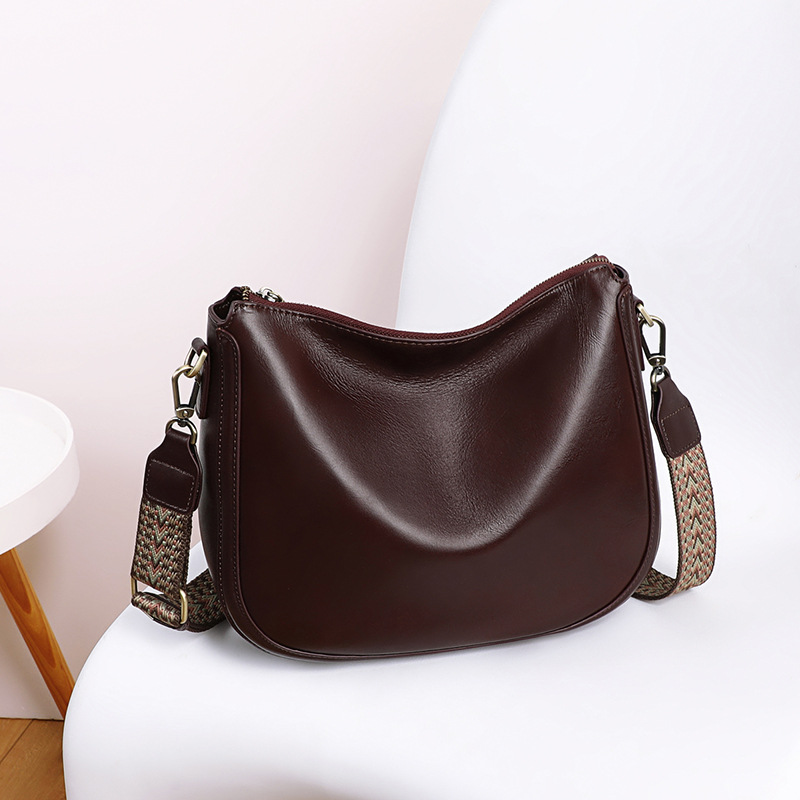 Women's 2026 New Arrival Crossbody Saddle Bag Genuine Leather Versatile Large Capacity Underarm Bag - Thumbnail 4