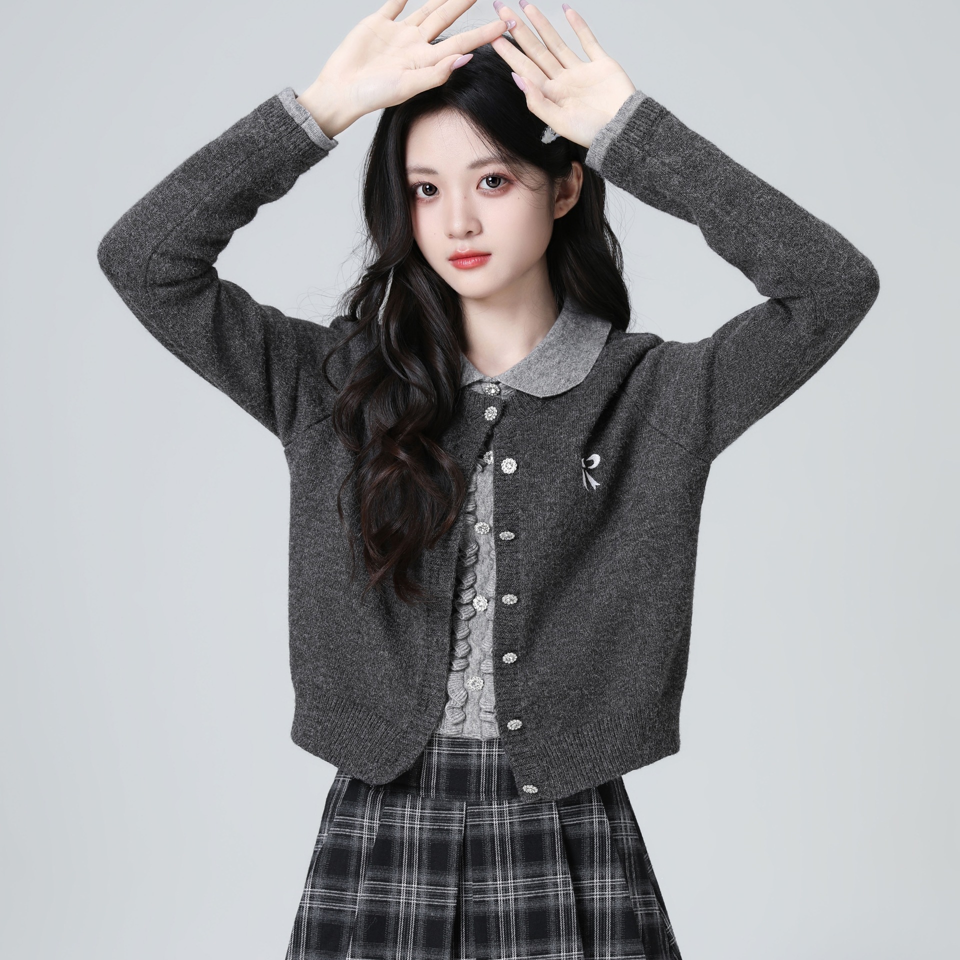 甜美女生灰色polo领假两件针织开衫2026秋季新款撞色翻领毛衣短衣