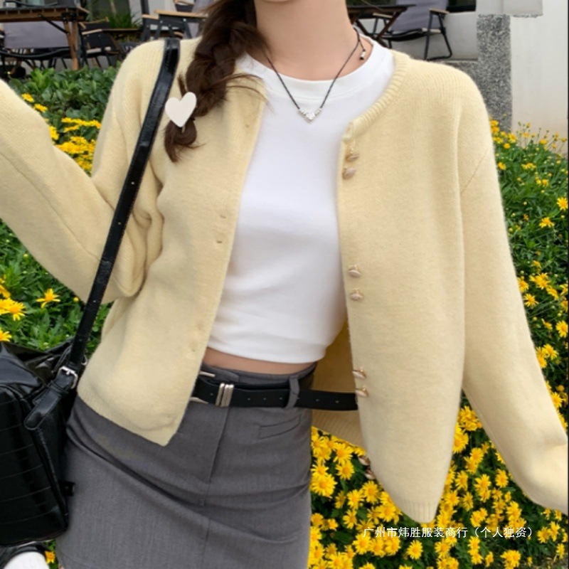 早秋氛围感穿搭巨好看轻熟上衣小香风黄色针织开衫外套女2025新款